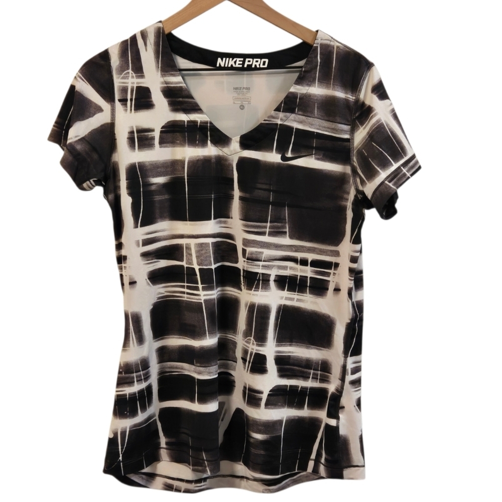 Nike Pro Black White Geometric  Fitted V-neck Short Sleeve Tee Size XL.